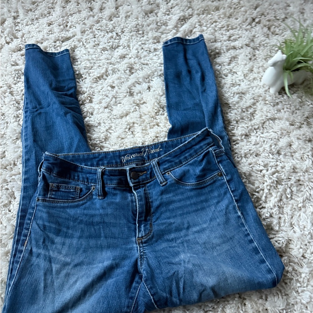 Universal Thread Denim Blue Skinny Jeans size 6, super cute stretchy jeans